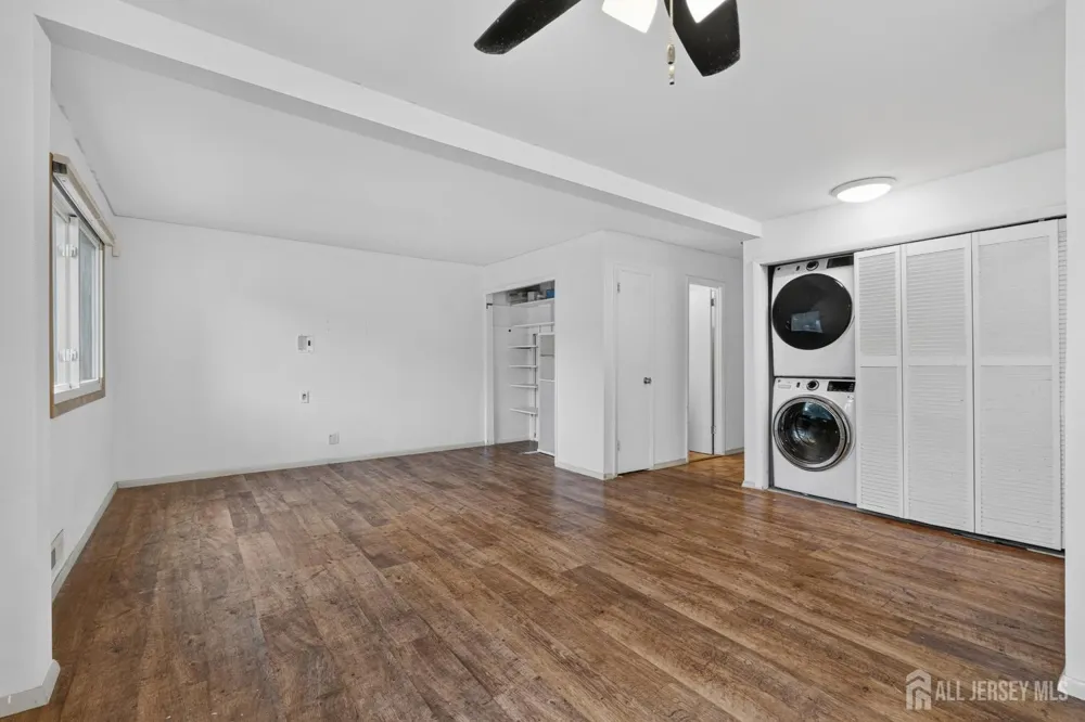 17 Joanna Place Colonia, NJ 07067