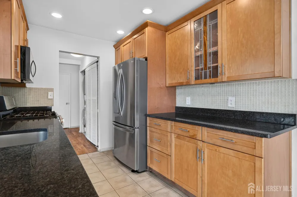 17 Joanna Place Colonia, NJ 07067