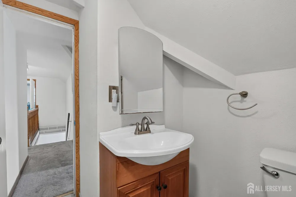 17 Joanna Place Colonia, NJ 07067