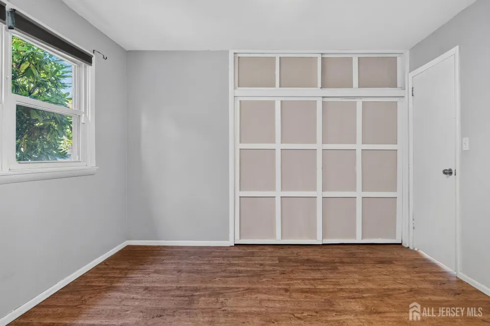 17 Joanna Place Colonia, NJ 07067