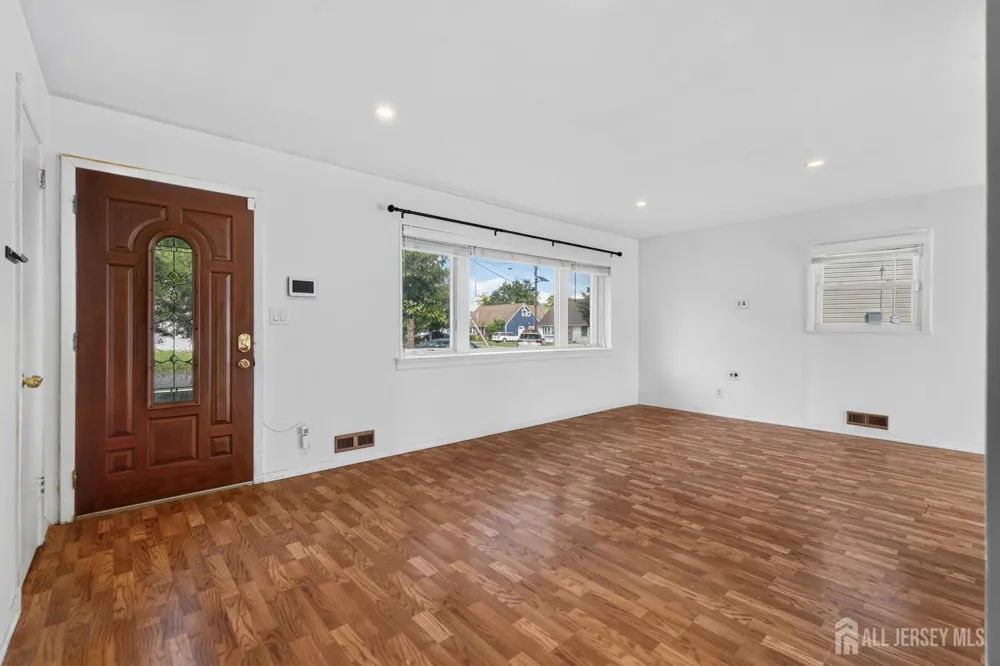 17 Joanna Place Colonia, NJ 07067