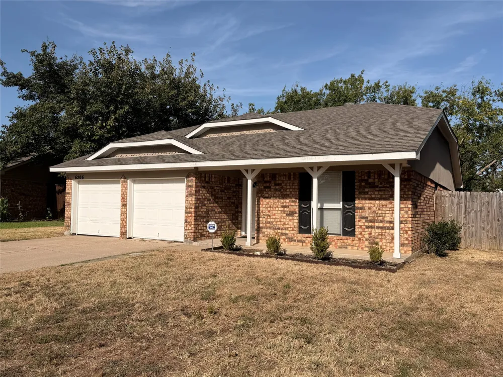 6206 Fernwood Drive Arlington, TX 76001