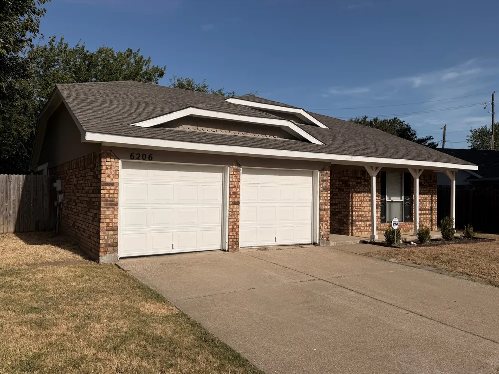 6206 Fernwood Drive Arlington, TX 76001