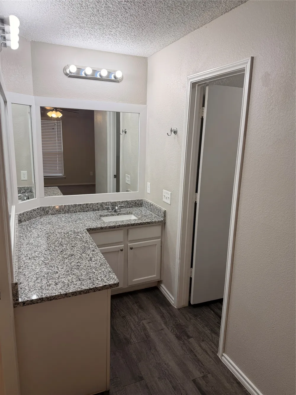 6206 Fernwood Drive Arlington, TX 76001