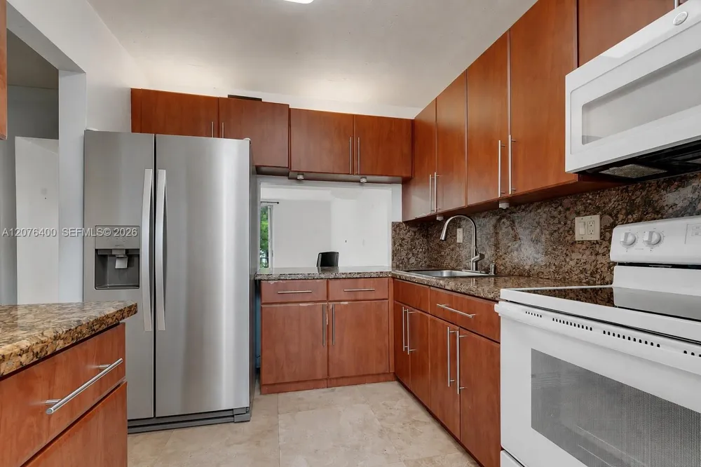 1655 NE 115th St #21B Miami, FL 33181