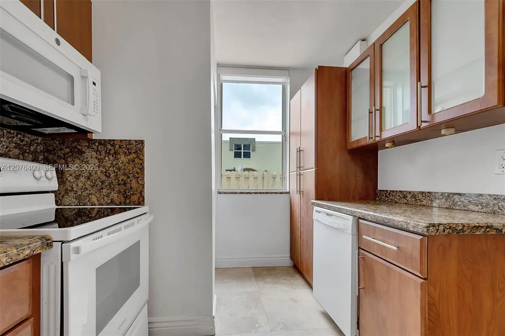 1655 NE 115th St #21B Miami, FL 33181