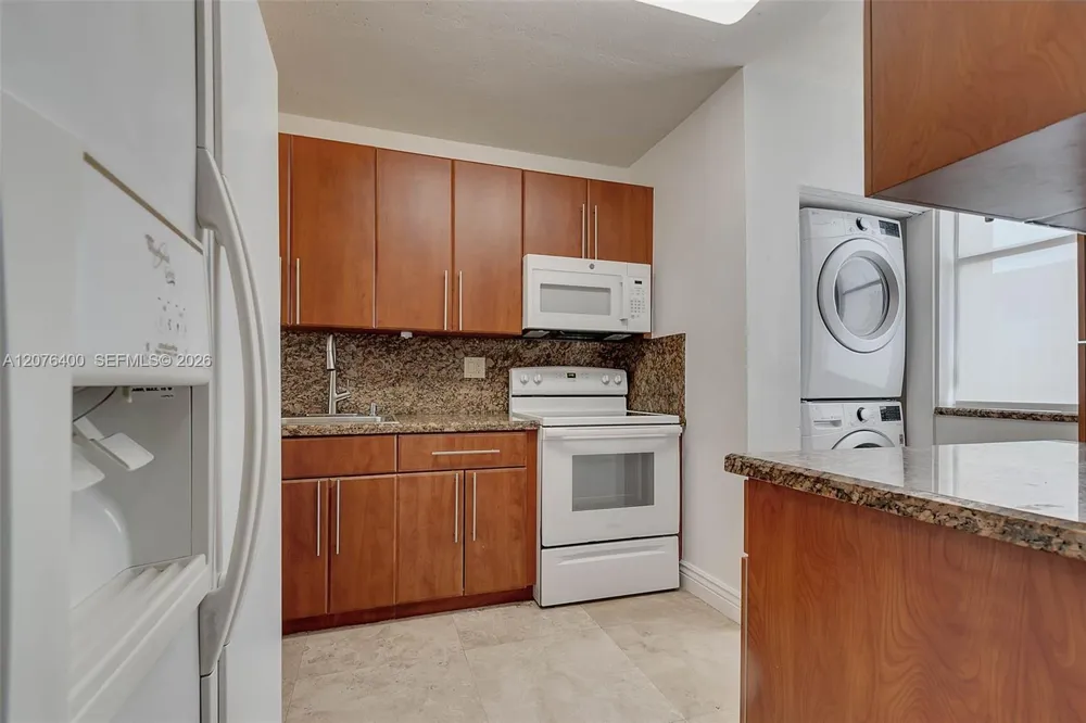 1655 NE 115th St #21B Miami, FL 33181