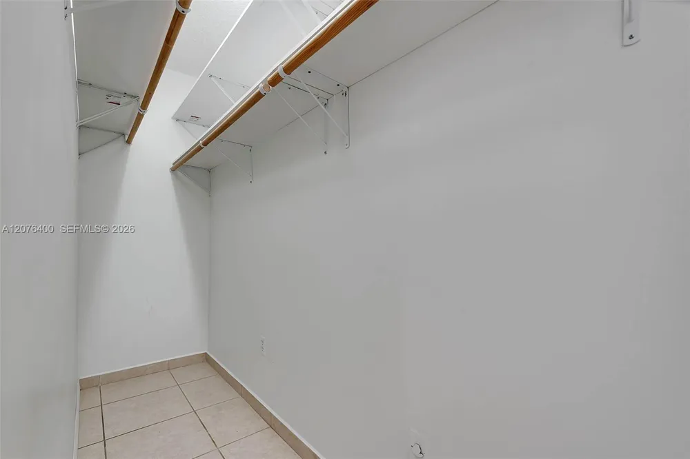 1655 NE 115th St #21B Miami, FL 33181