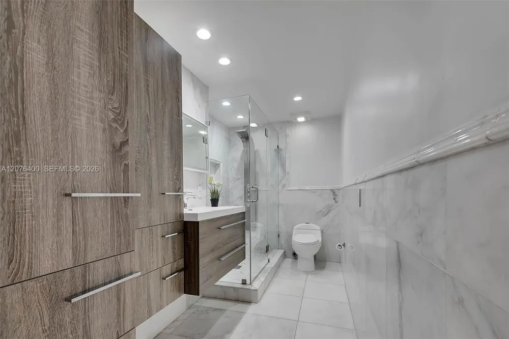 1655 NE 115th St #21B Miami, FL 33181