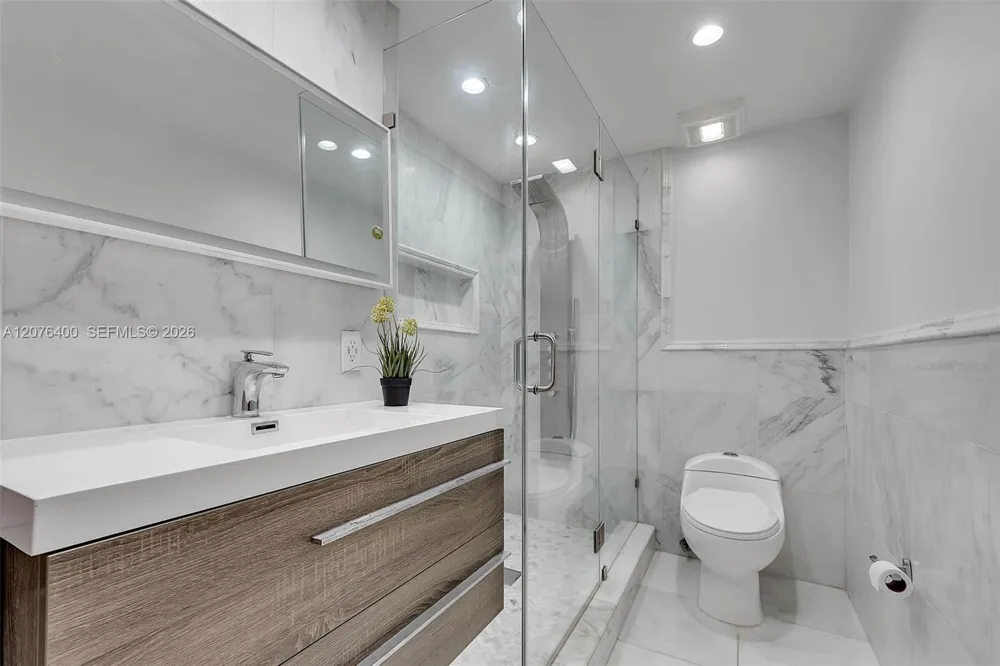 1655 NE 115th St #21B Miami, FL 33181