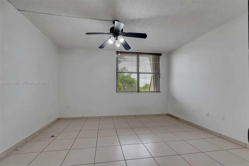 1655 NE 115th St #21B Miami, FL 33181