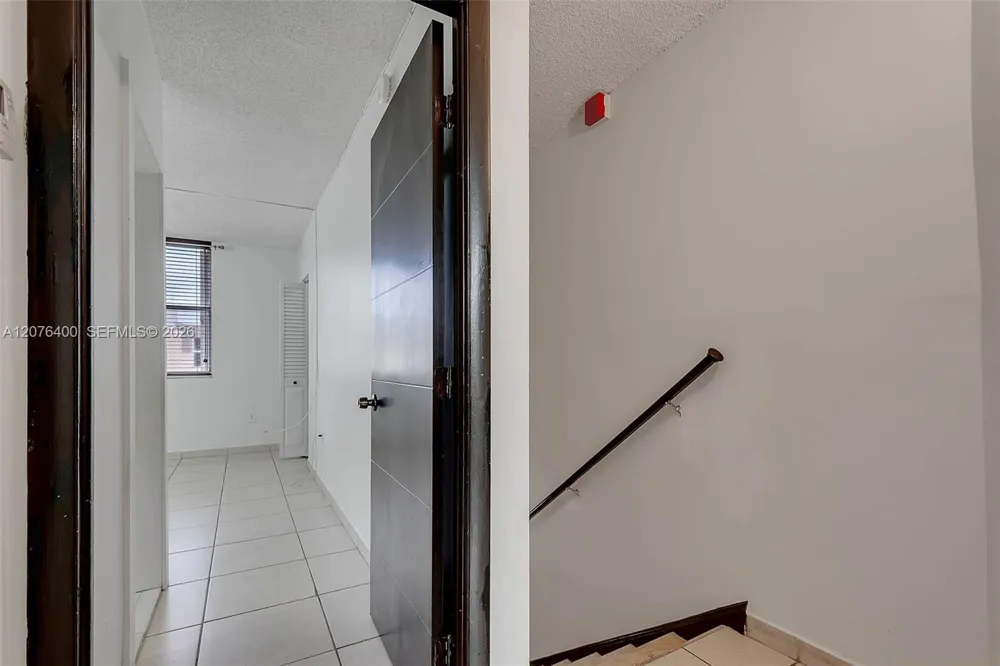 1655 NE 115th St #21B Miami, FL 33181