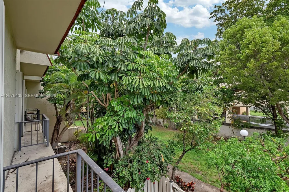 1655 NE 115th St #21B Miami, FL 33181