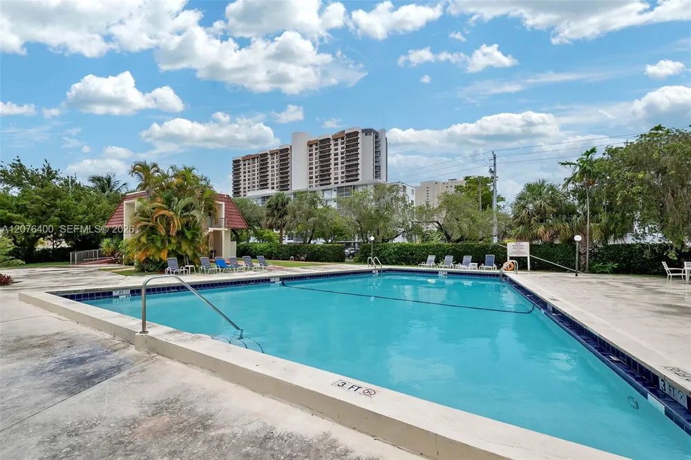 1655 NE 115th St #21B Miami, FL 33181