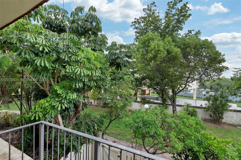 1655 NE 115th St #21B Miami, FL 33181