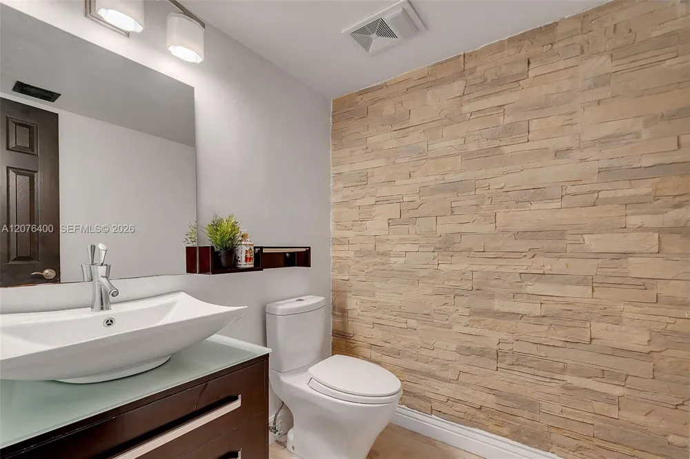 1655 NE 115th St #21B Miami, FL 33181