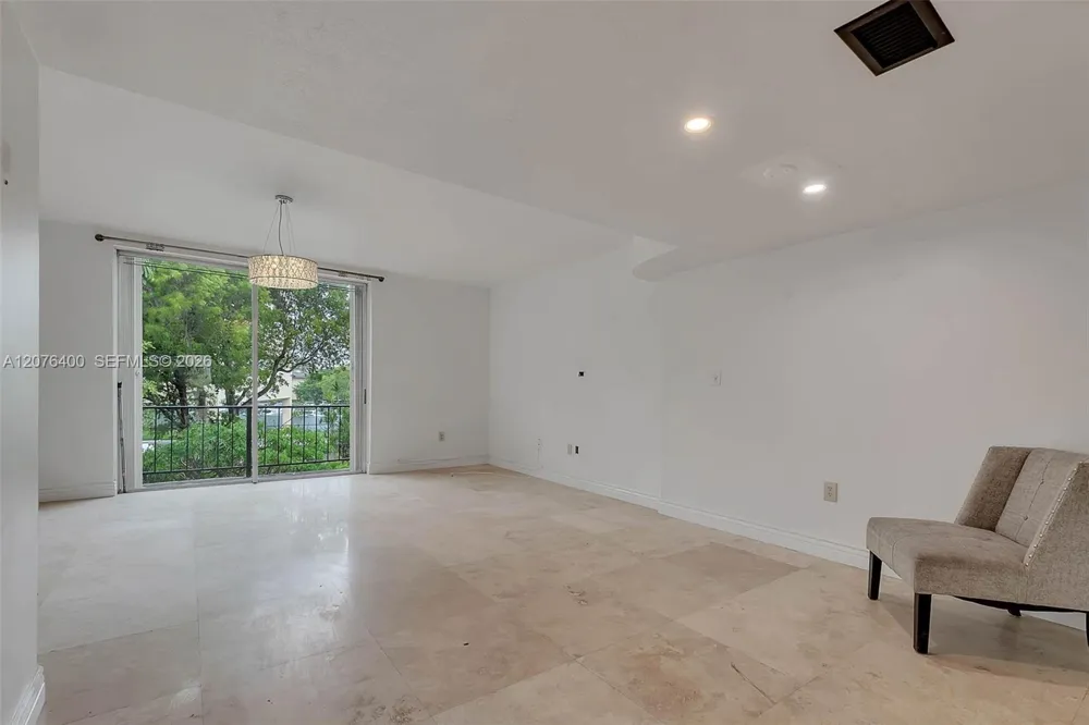 1655 NE 115th St #21B Miami, FL 33181