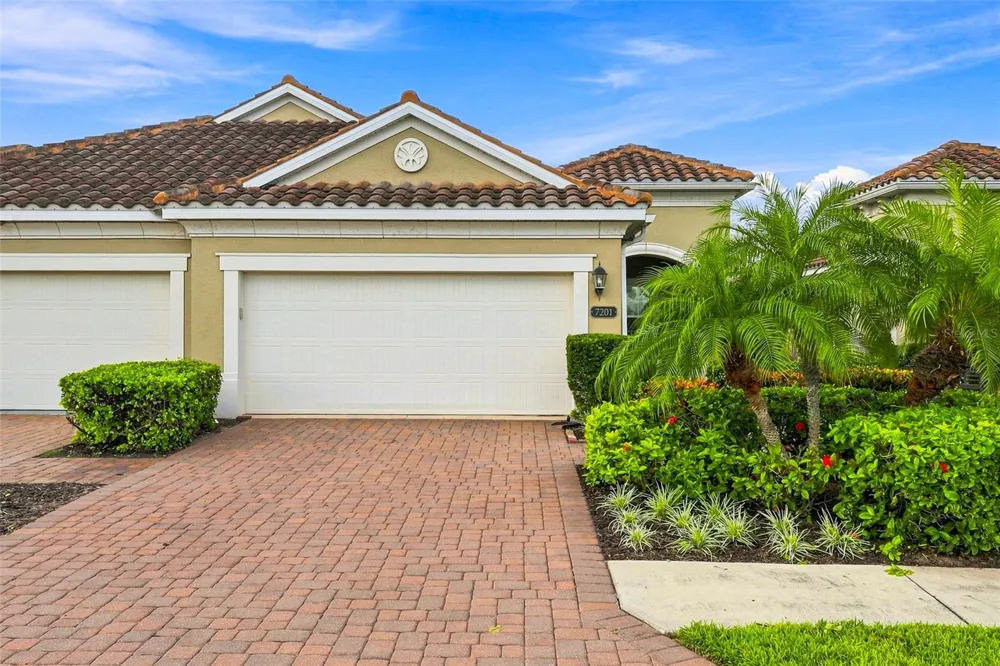 7201 VISTA BELLA DRIVE Bradenton, FL 34209