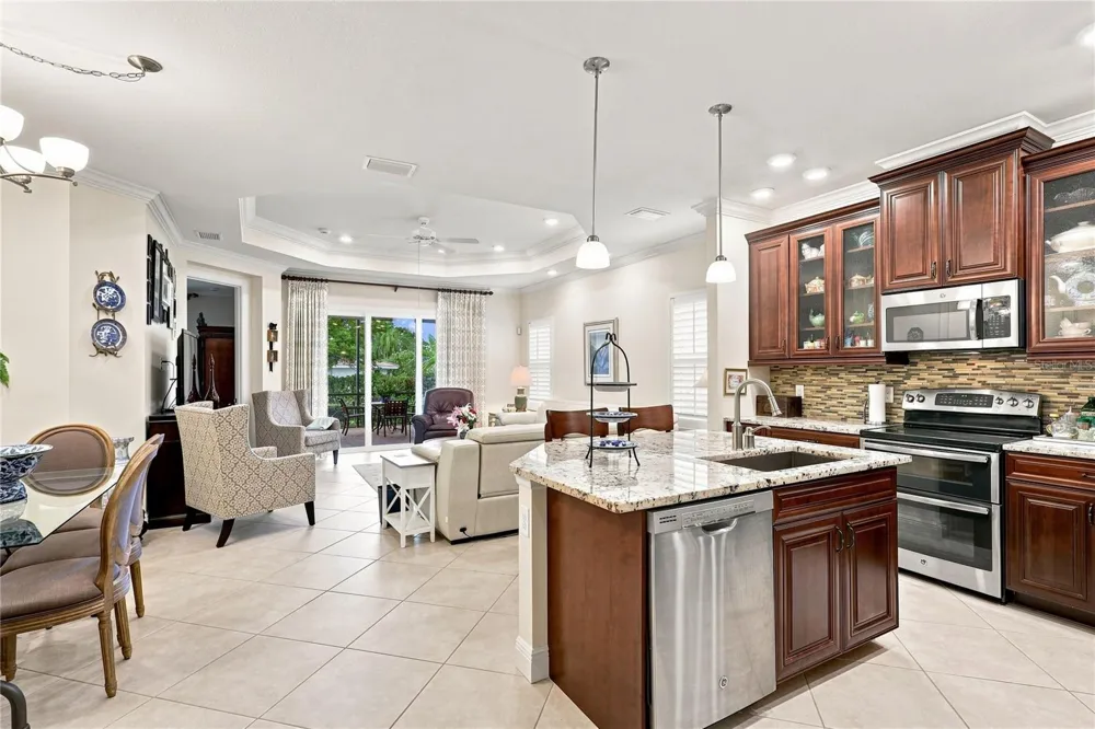 7201 VISTA BELLA DRIVE Bradenton, FL 34209