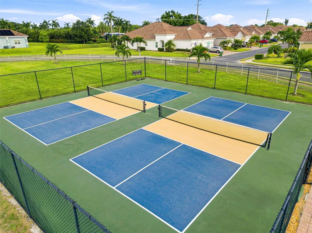 7201 VISTA BELLA DRIVE Bradenton, FL 34209