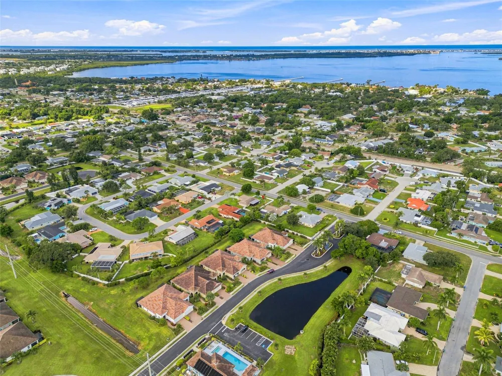 7201 VISTA BELLA DRIVE Bradenton, FL 34209