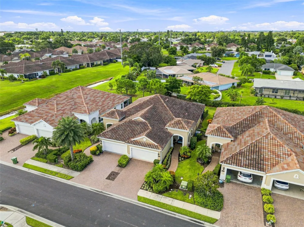 7201 VISTA BELLA DRIVE Bradenton, FL 34209