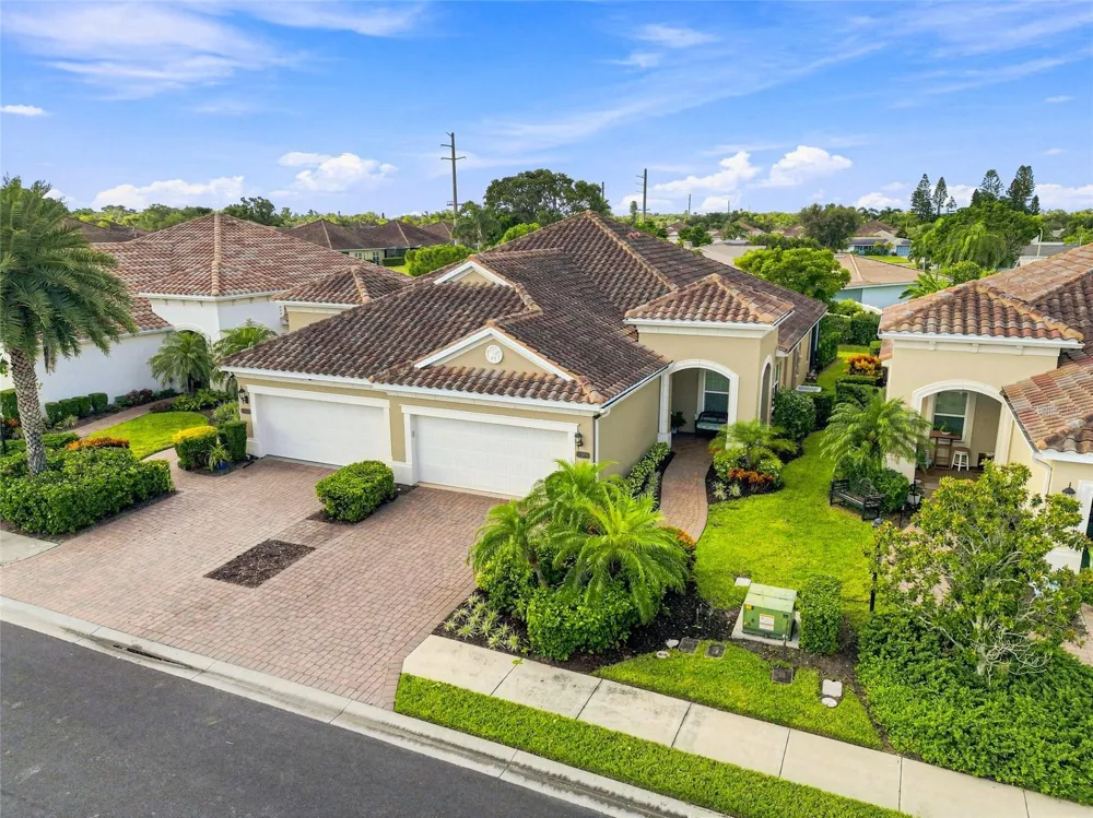 7201 VISTA BELLA DRIVE Bradenton, FL 34209