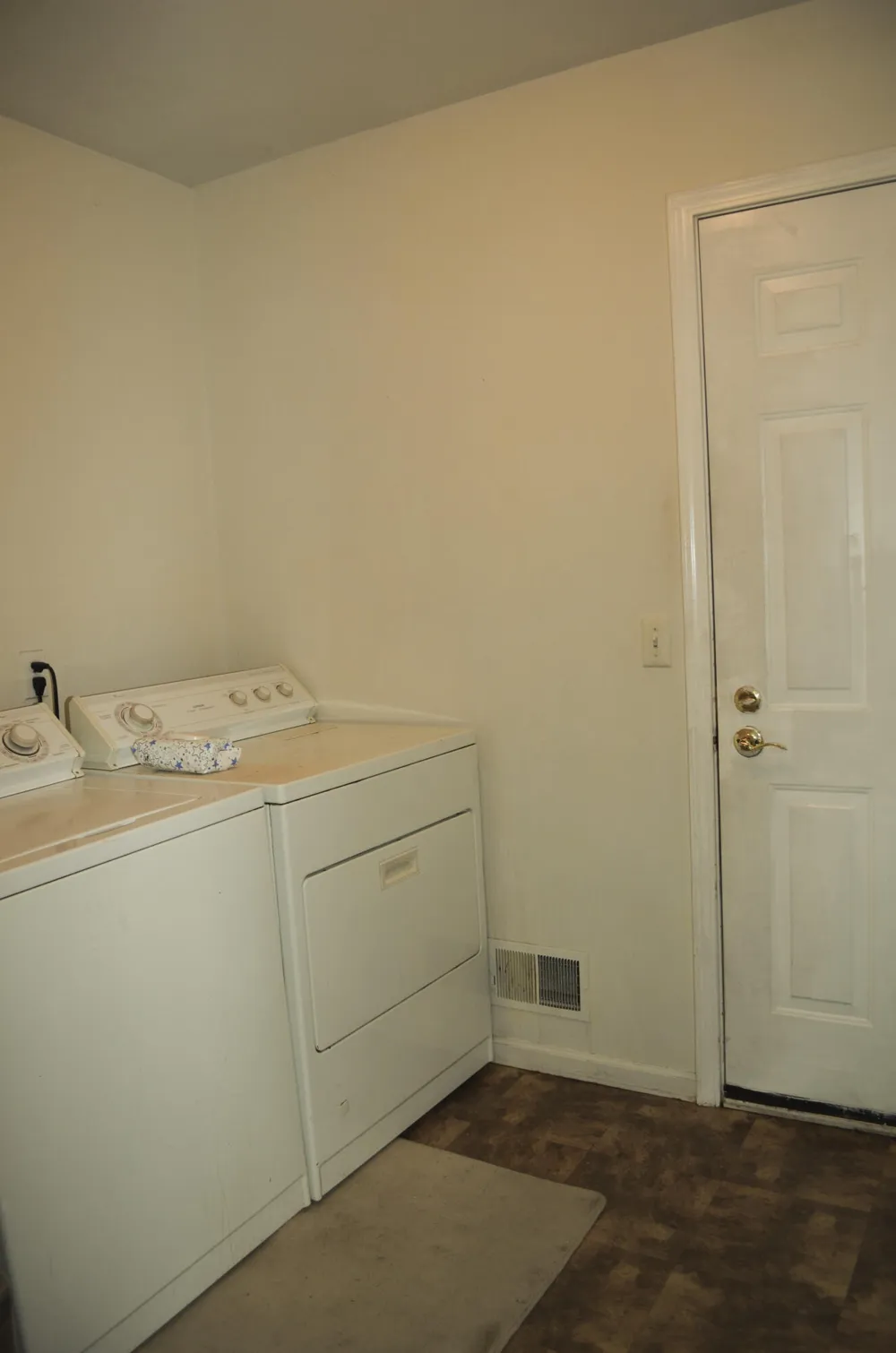 7686 Cherrywood Drive Westland City, MI 48185