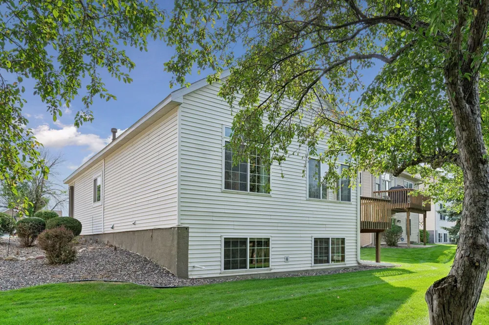 2485 Prairie Oak Trail Woodbury, MN 55125