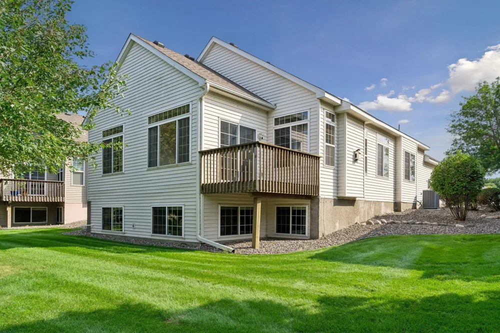 2485 Prairie Oak Trail Woodbury, MN 55125
