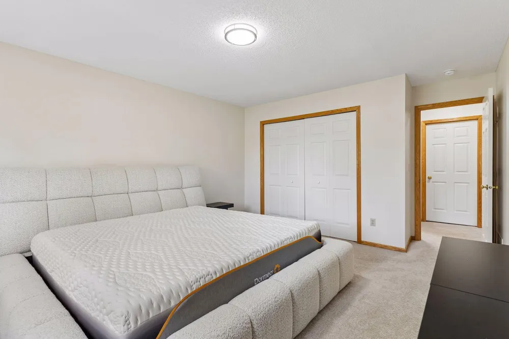 2485 Prairie Oak Trail Woodbury, MN 55125