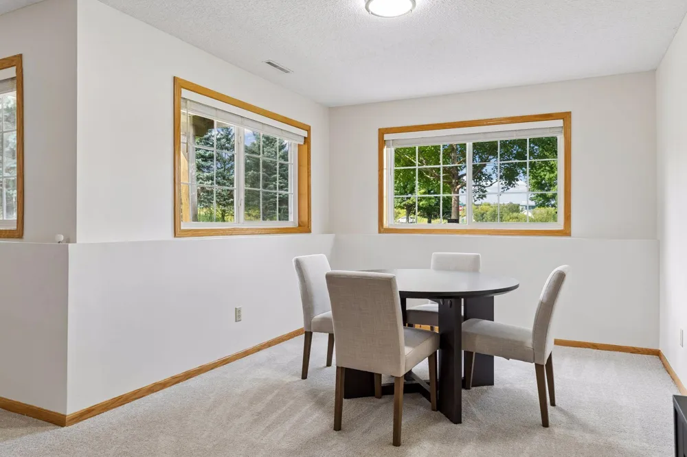 2485 Prairie Oak Trail Woodbury, MN 55125