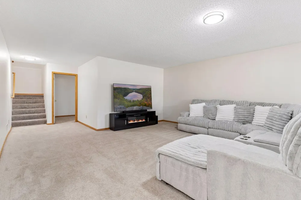 2485 Prairie Oak Trail Woodbury, MN 55125