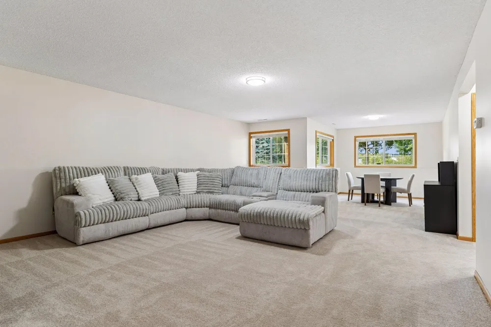 2485 Prairie Oak Trail Woodbury, MN 55125