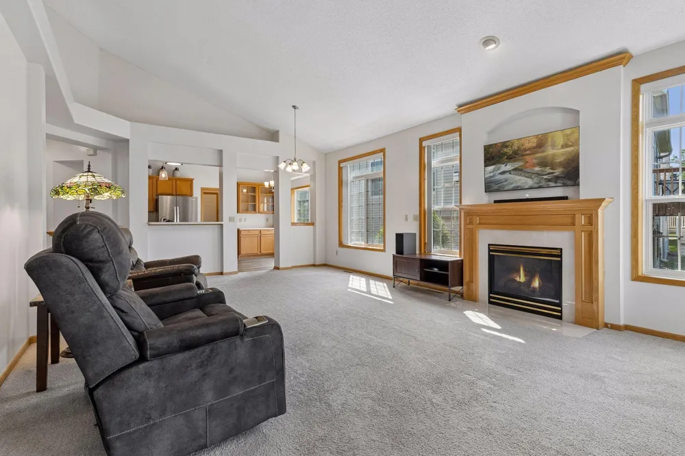 2485 Prairie Oak Trail Woodbury, MN 55125