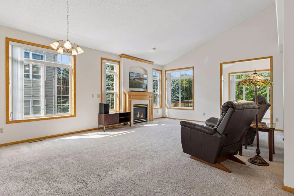 2485 Prairie Oak Trail Woodbury, MN 55125
