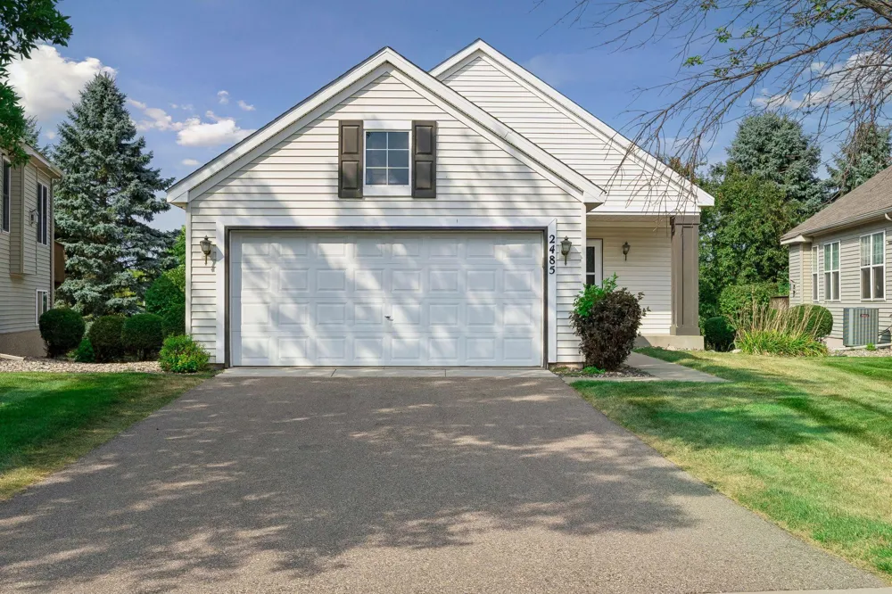 2485 Prairie Oak Trail Woodbury, MN 55125