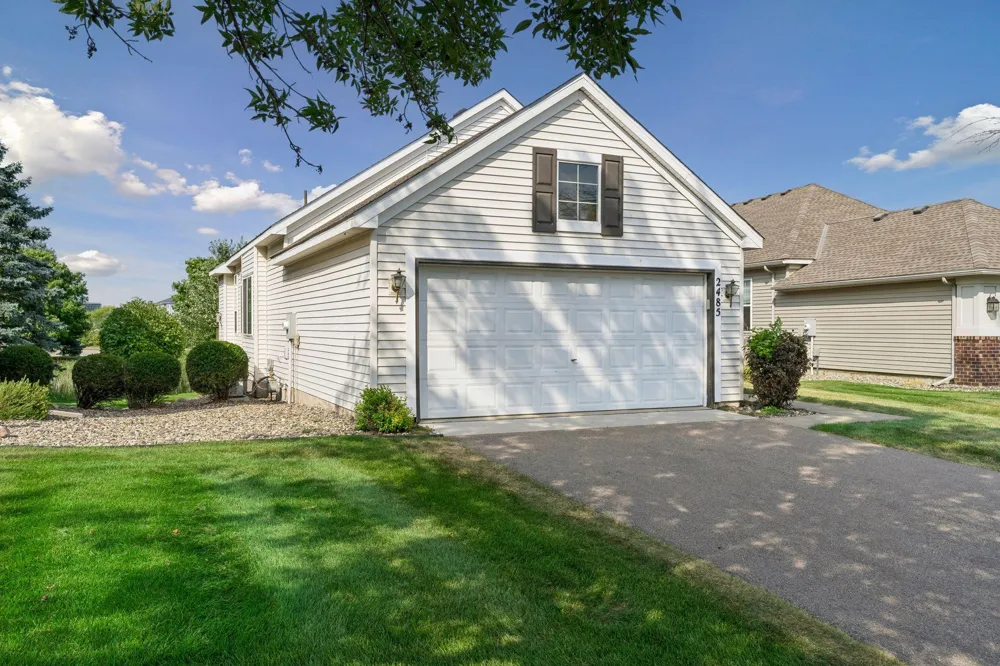 2485 Prairie Oak Trail Woodbury, MN 55125