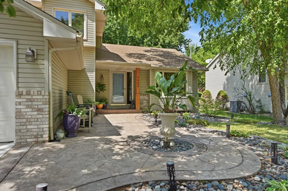 5604 Lone Oak Drive Savage, MN 55378