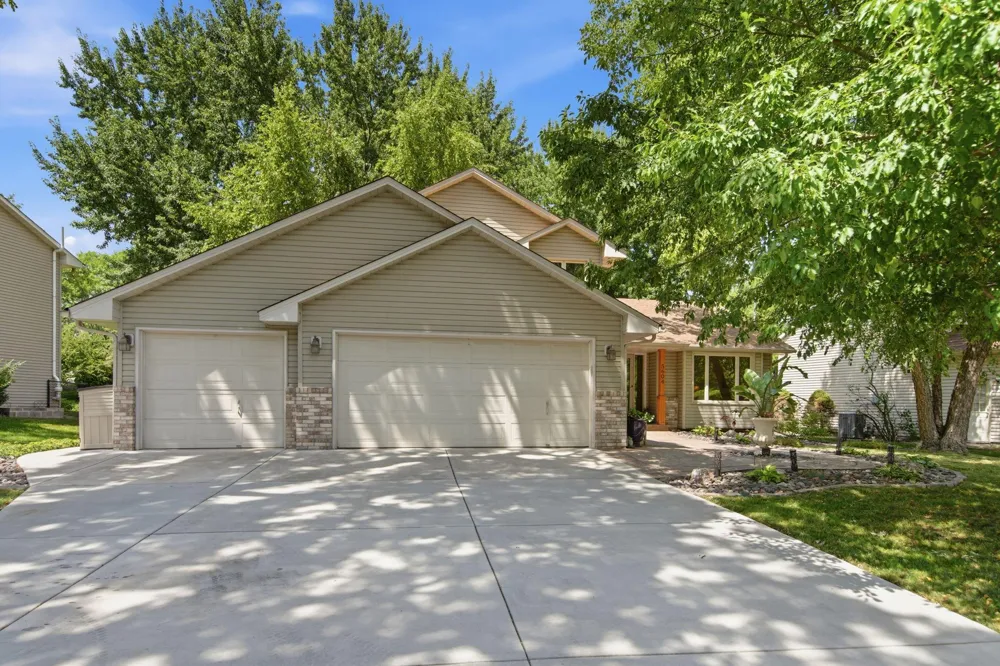 5604 Lone Oak Drive Savage, MN 55378