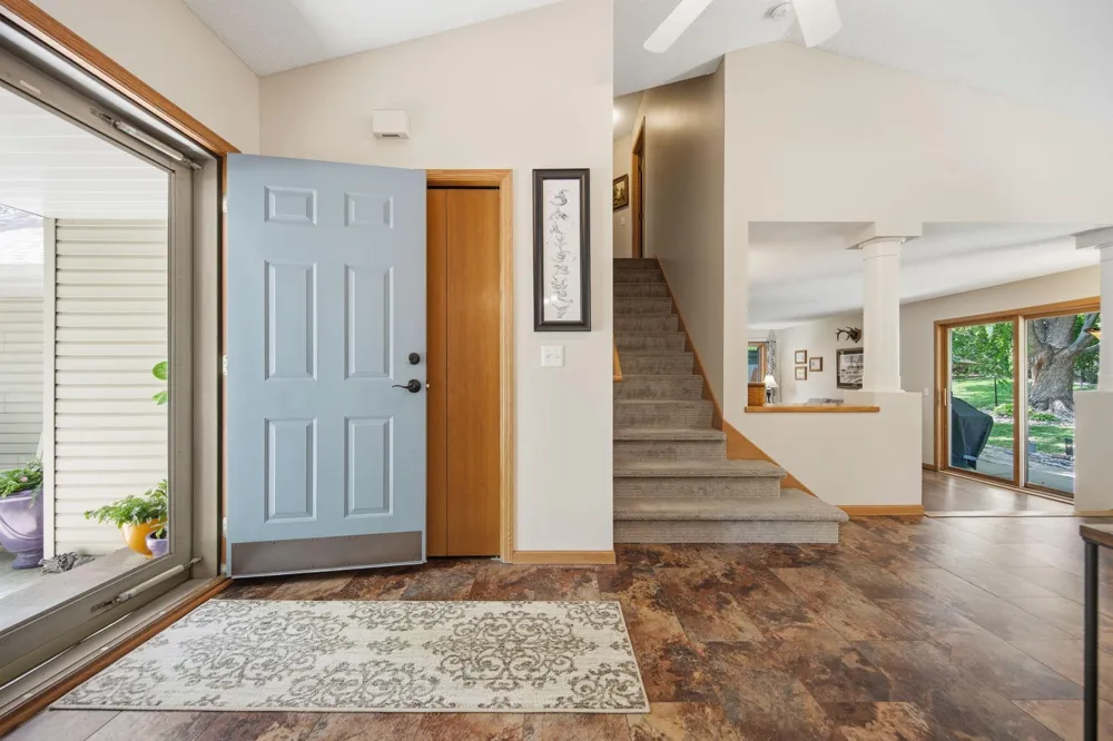 5604 Lone Oak Drive Savage, MN 55378