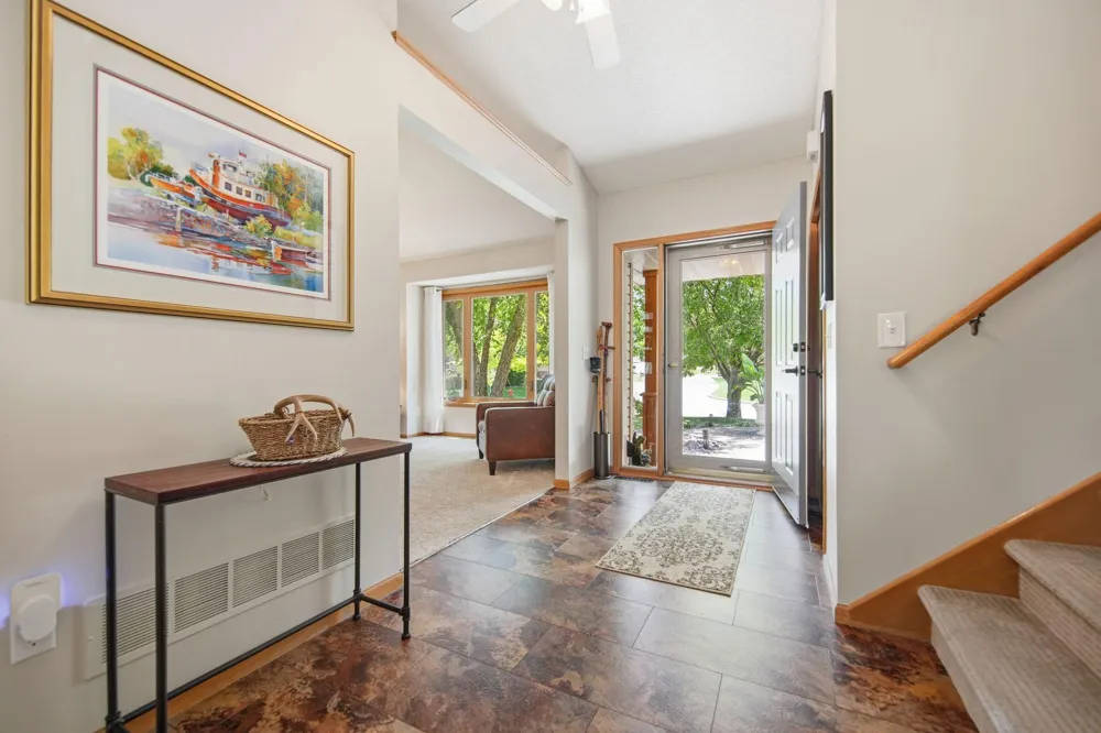 5604 Lone Oak Drive Savage, MN 55378