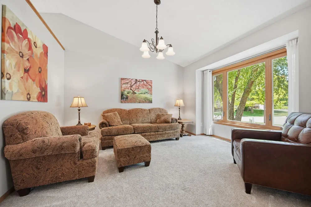 5604 Lone Oak Drive Savage, MN 55378