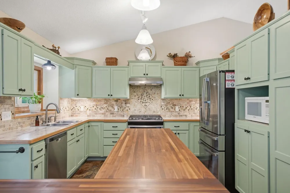 5604 Lone Oak Drive Savage, MN 55378