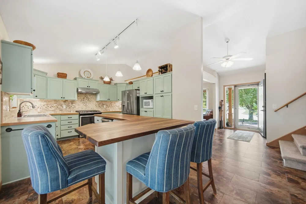 5604 Lone Oak Drive Savage, MN 55378