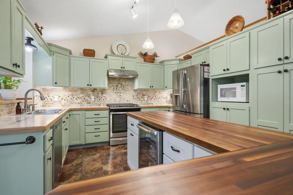 5604 Lone Oak Drive Savage, MN 55378