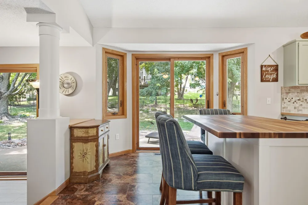 5604 Lone Oak Drive Savage, MN 55378