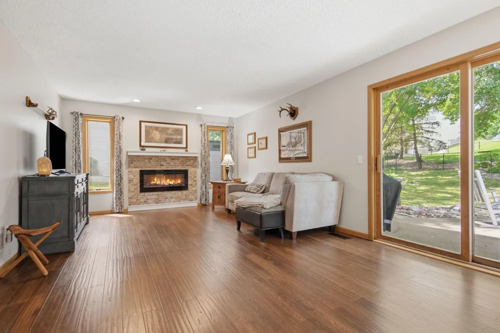 5604 Lone Oak Drive Savage, MN 55378
