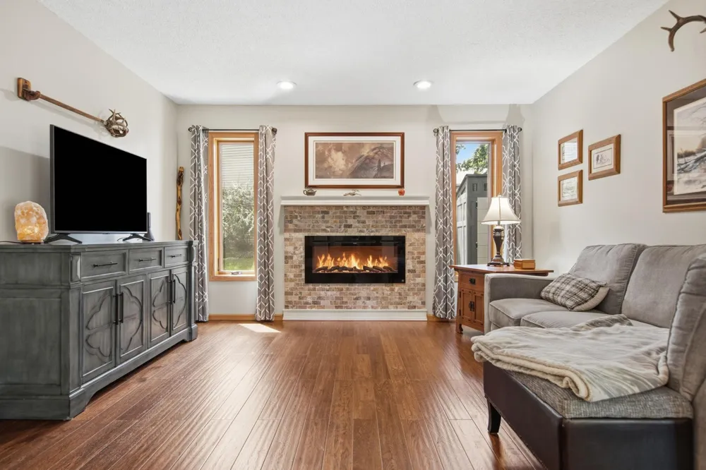 5604 Lone Oak Drive Savage, MN 55378