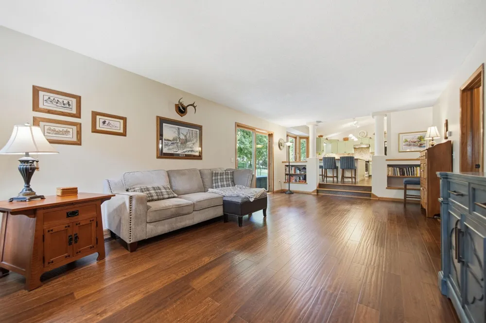 5604 Lone Oak Drive Savage, MN 55378